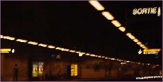 メトロのホーム。