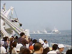 こんなふうに並んでやってくる