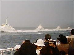 並んでお見送り