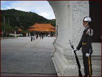 微動だにしない衛兵