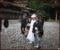 歩いていく花嫁