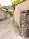 もともとの参道。奥が本宮へと行く道。