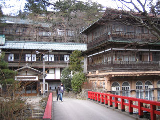積善館本館入口