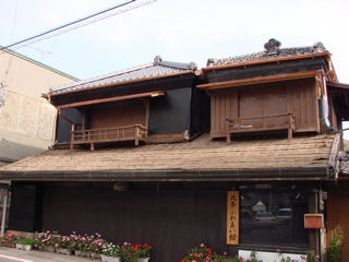 北条ふれあい館・田村家店蔵（瓦がない）